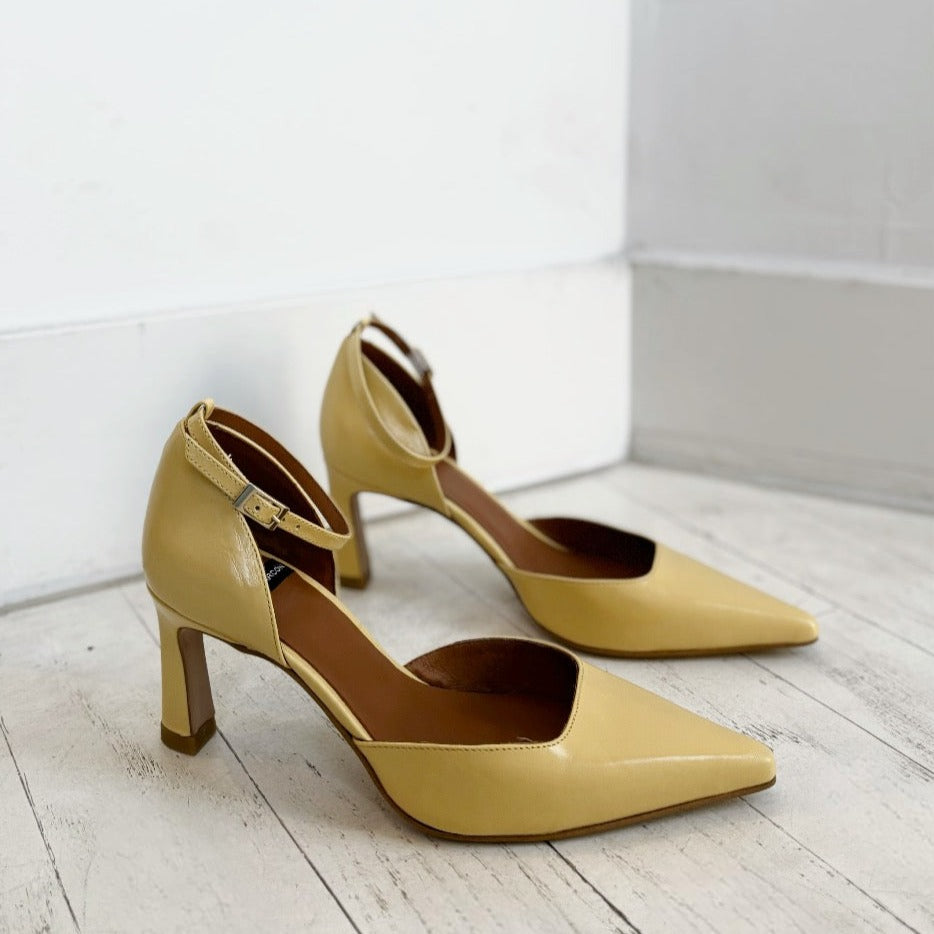 ANGEL ALARCON - HALLE PUMP IN YELLOW LEATHER