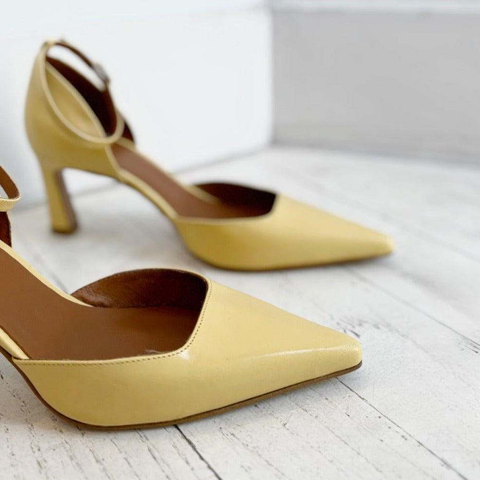 ANGEL ALARCON - HALLE PUMP IN YELLOW LEATHER