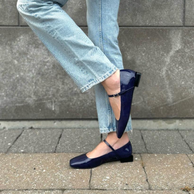 ANGEL ALARCON - TIMEA MARY-JANE FLAT IN DEEP BLUE PATENT LEATHER