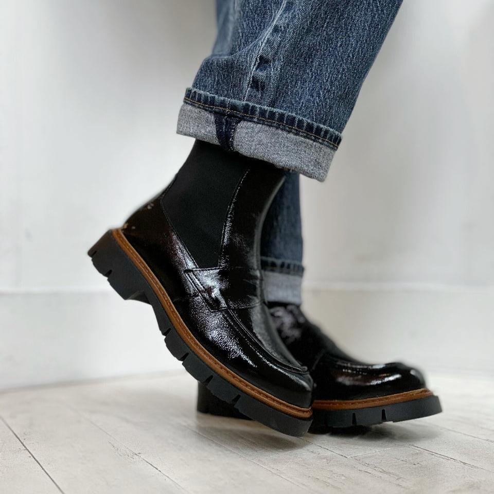 ATELIERS - BILLOW BOOT IN BLACK PATENT LEATHER