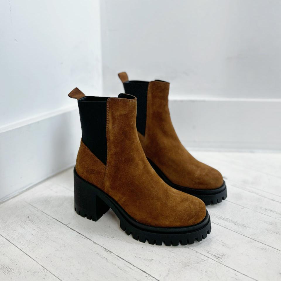 ATELIERS - SKYLAR BOOT IN TAN SUEDE