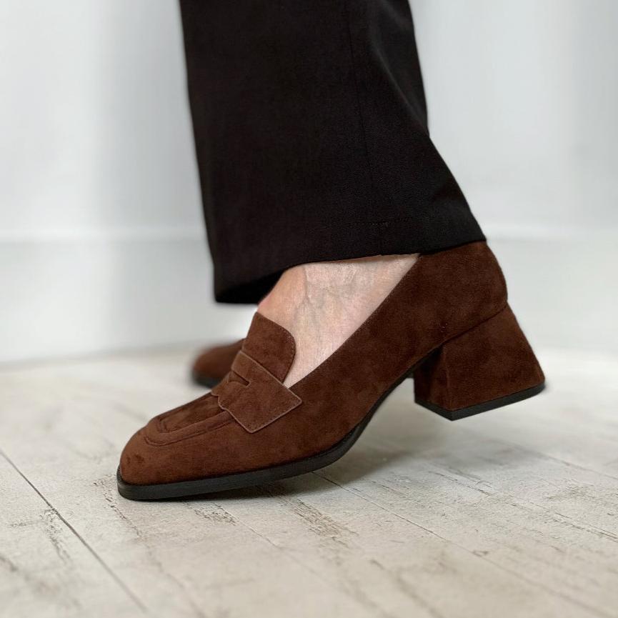 BIBI LOU - GEENA HEELED LOAFER IN DARK BROWN SUEDE