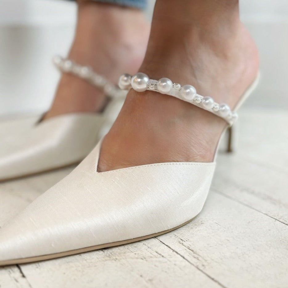 DOLCE VITA - KANIKA MULE PUMP IN VANILLA PEARL TEXTILE