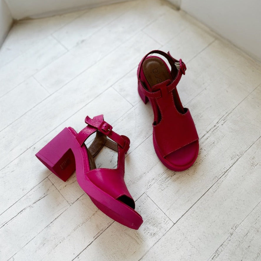 BUENO - MCKENZIE HEELED SANDAL IN HOT PINK LEATHER