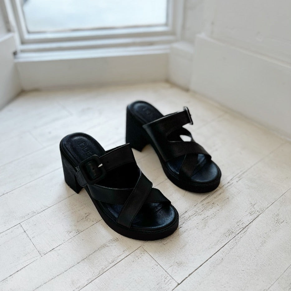 BUENO - MILAN HEELED SANDAL IN BLACK LEATHER