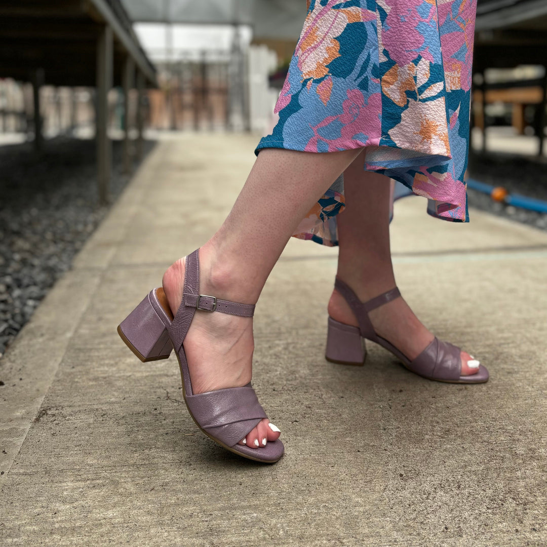 MIZ MOOZ - BELA HEELED SANDAL IN LILAC PATENT LEATHER