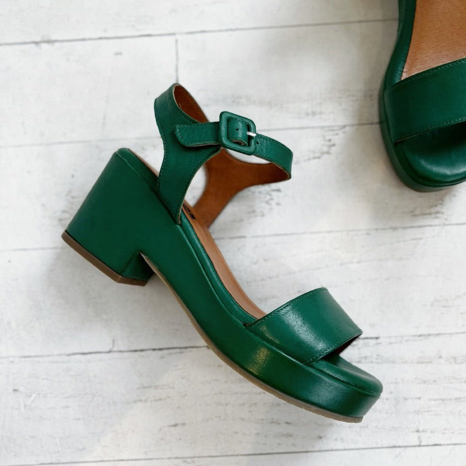 MIZ MOOZ - GILLIE PLATFORM SANDAL IN EMERALD LEATHER