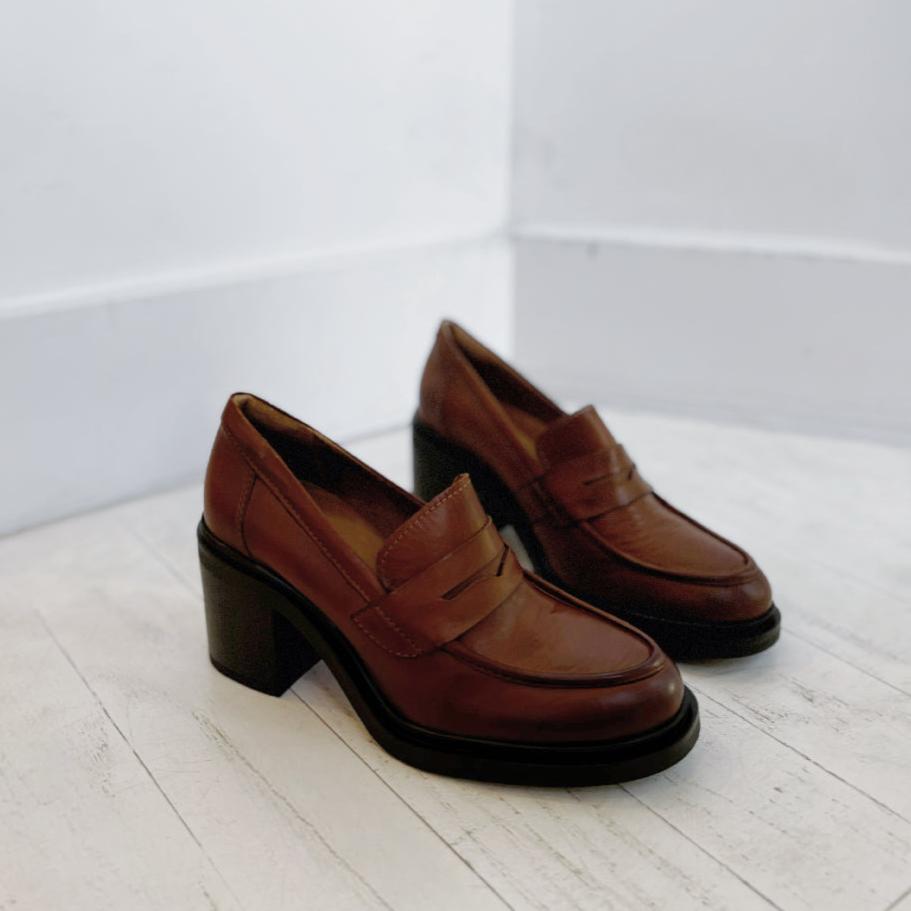 MIZ MOOZ - DAY HEELED LOAFER IN BRANDY ANTIQUE LEATHER