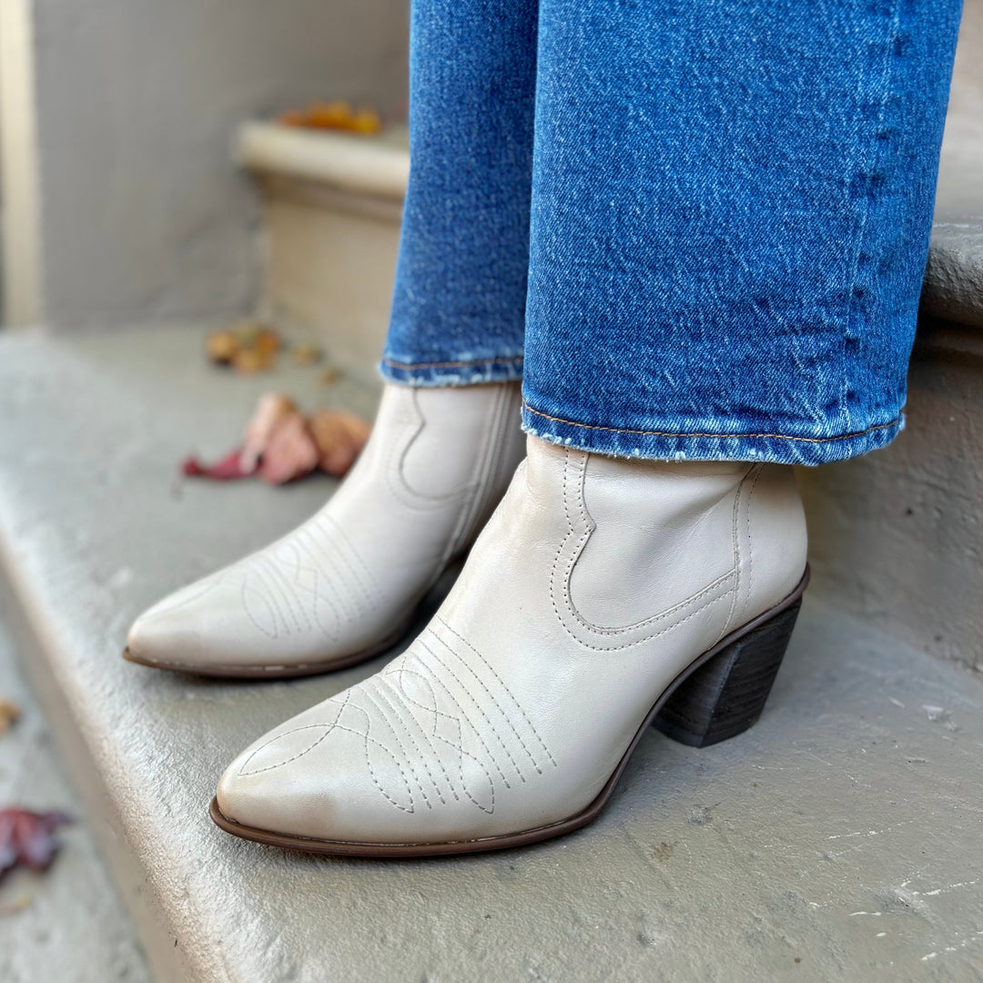 MIZ MOOZ - JINA WESTERN BOOTIE IN CREAM ANTIQUE LEATHER