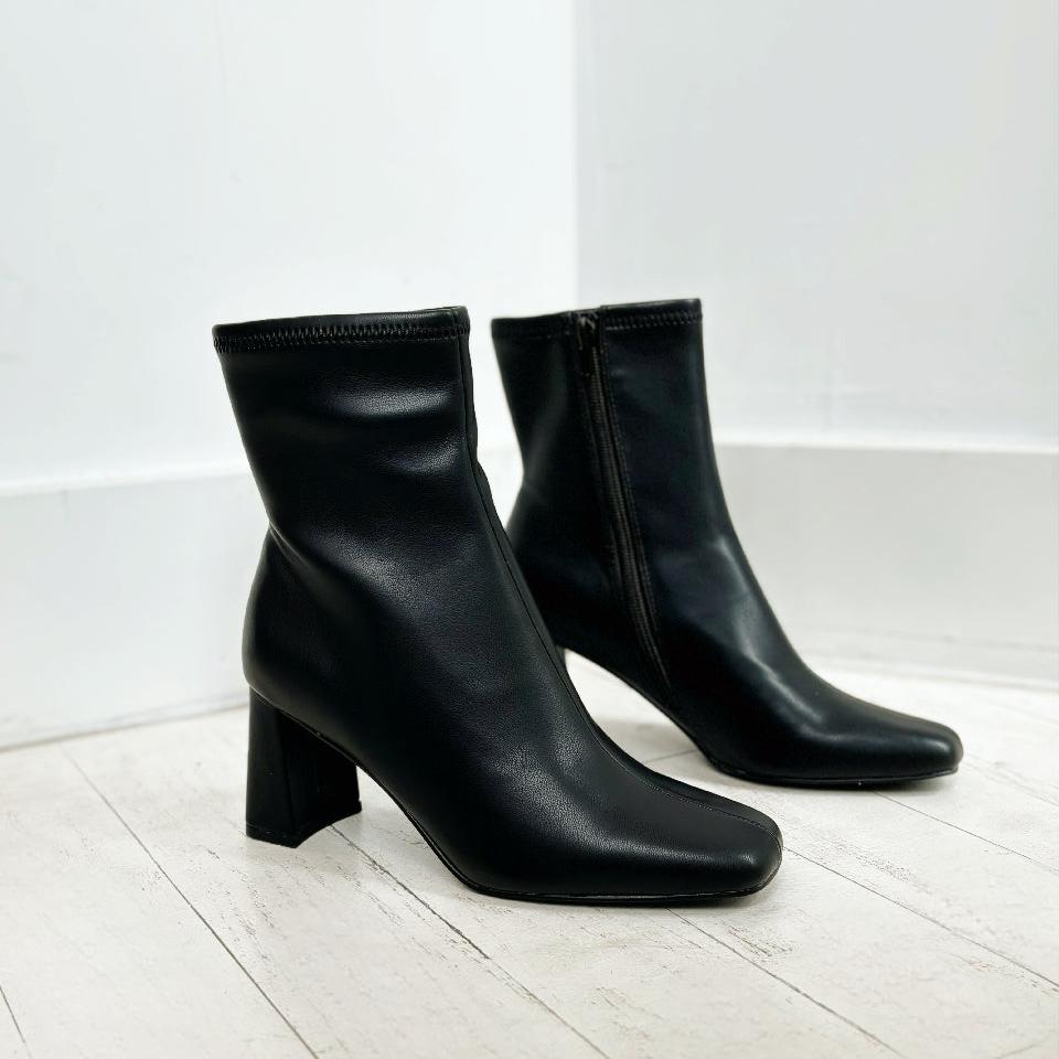 STEVE MADDEN - HUSH BOOTIE IN BLACK SYNTHETIC LEATHER