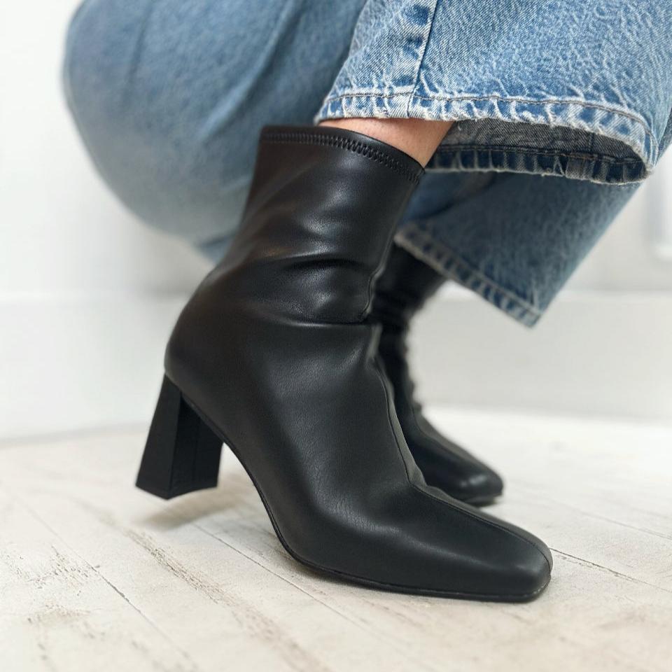 STEVE MADDEN - HUSH BOOTIE IN BLACK SYNTHETIC LEATHER