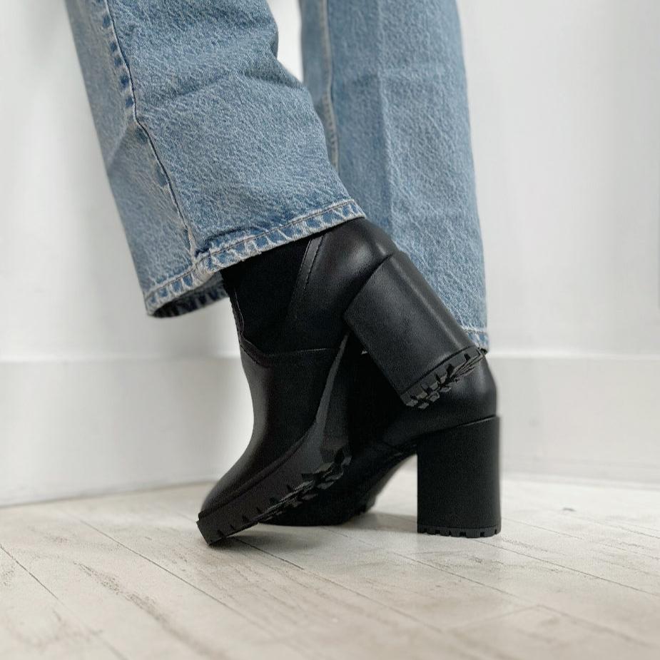 STEVE MADDEN - SAHLY BOOT IN BLACK SYNTHETIC LEATHER