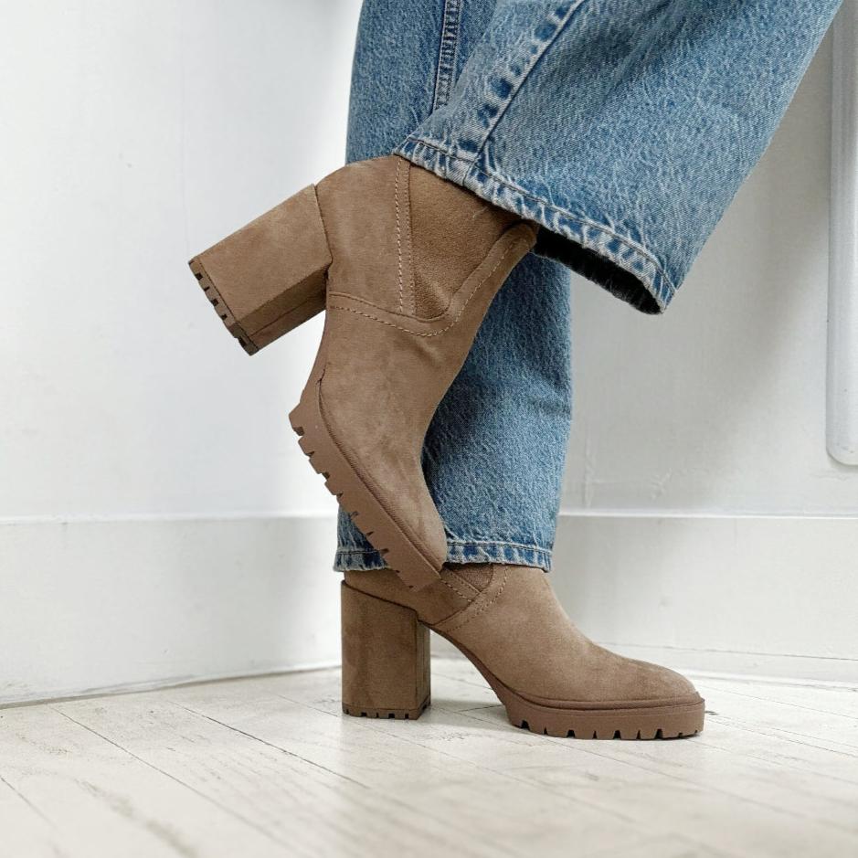 STEVE MADDEN - SAHLY BOOT IN MUSHROOM SYNTHETIC SUEDE