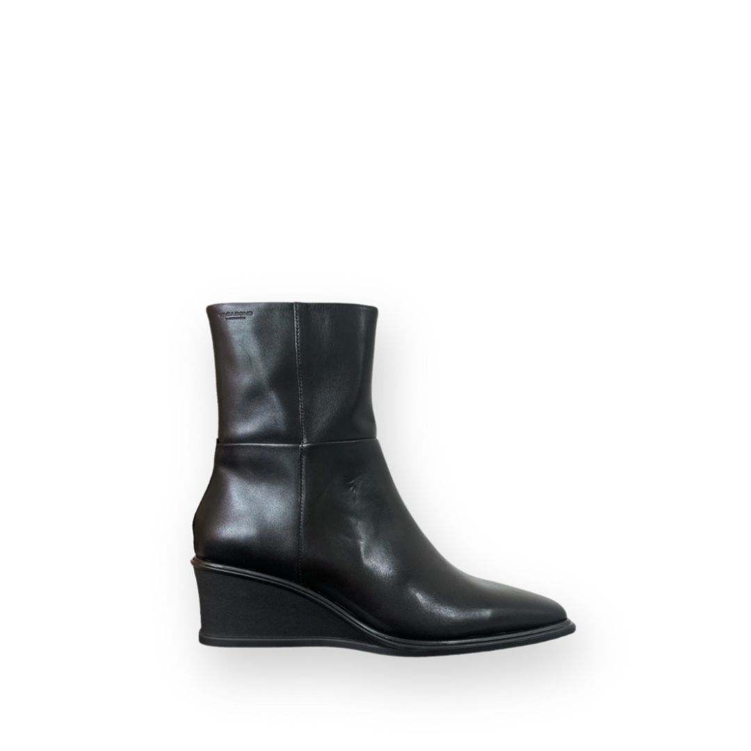 VAGABOND SHOEMAKERS - AINO WEDGE BOOTIE IN BLACK LEATHER