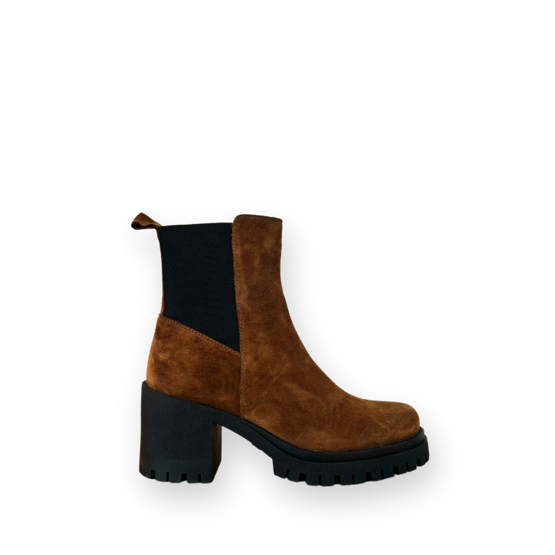 ATELIERS - SKYLAR BOOT IN TAN SUEDE