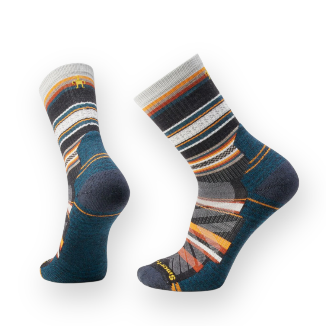 SMARTWOOL - HIKE LIGHT CUSHION PANORAMA CREW SOCK IN CHARCOAL