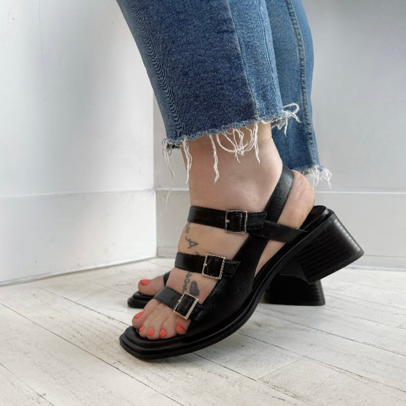 VAGABOND SHOEMAKERS- INES HEELED SANDAL IN BLACK LEATHER