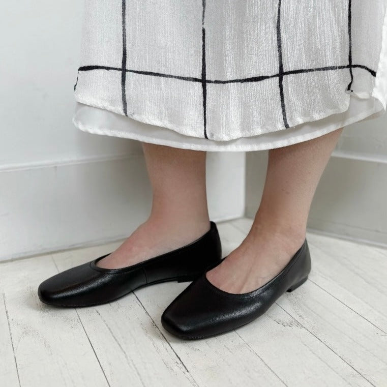 VAGABOND SHOEMAKERS - JOLIN FLAT IN BLACK LEATHER