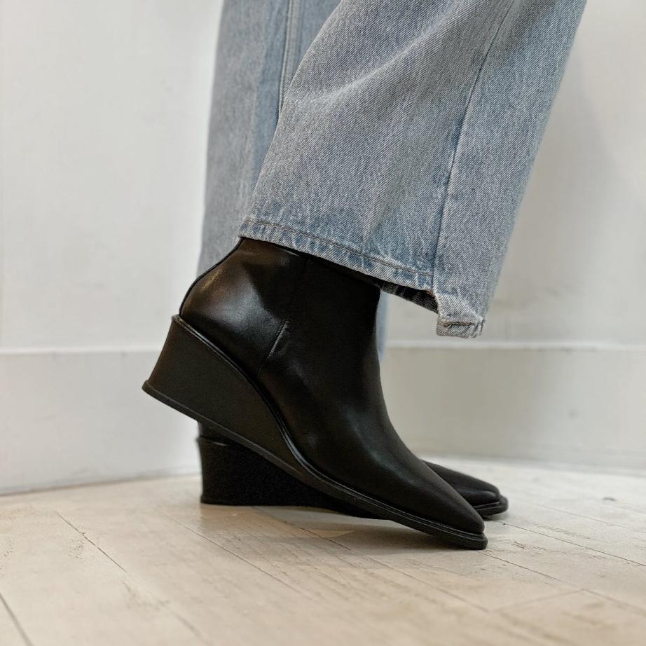 VAGABOND SHOEMAKERS - AINO WEDGE BOOTIE IN BLACK LEATHER