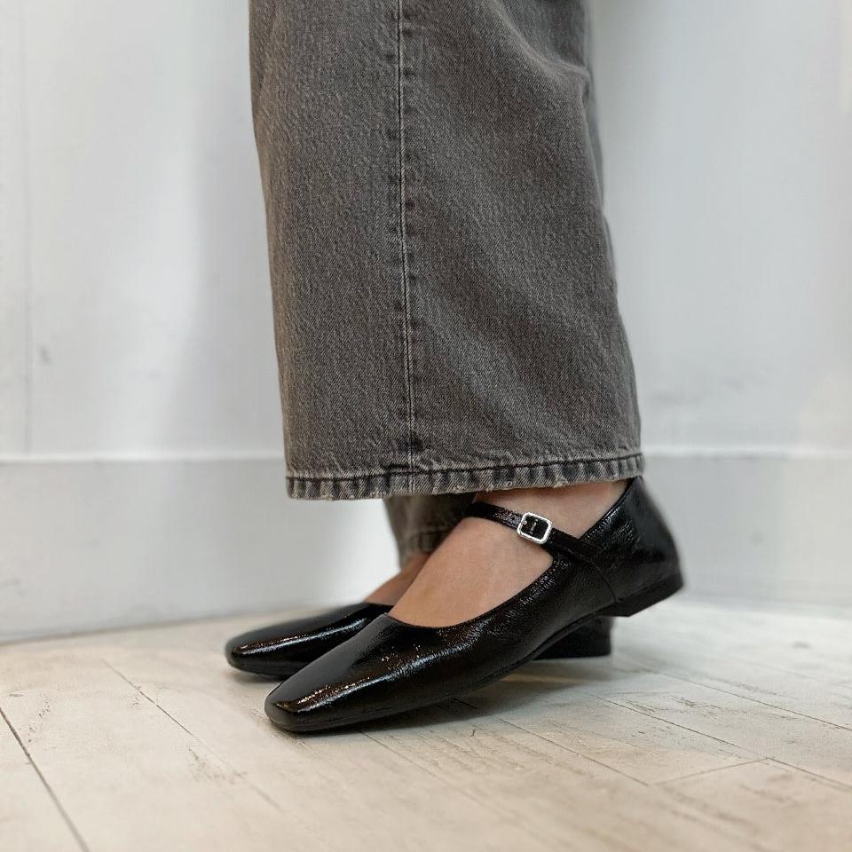 VAGABOND SHOEMAKERS - DELIA MARY-JANE FLAT IN BLACK PATENT LEATHER