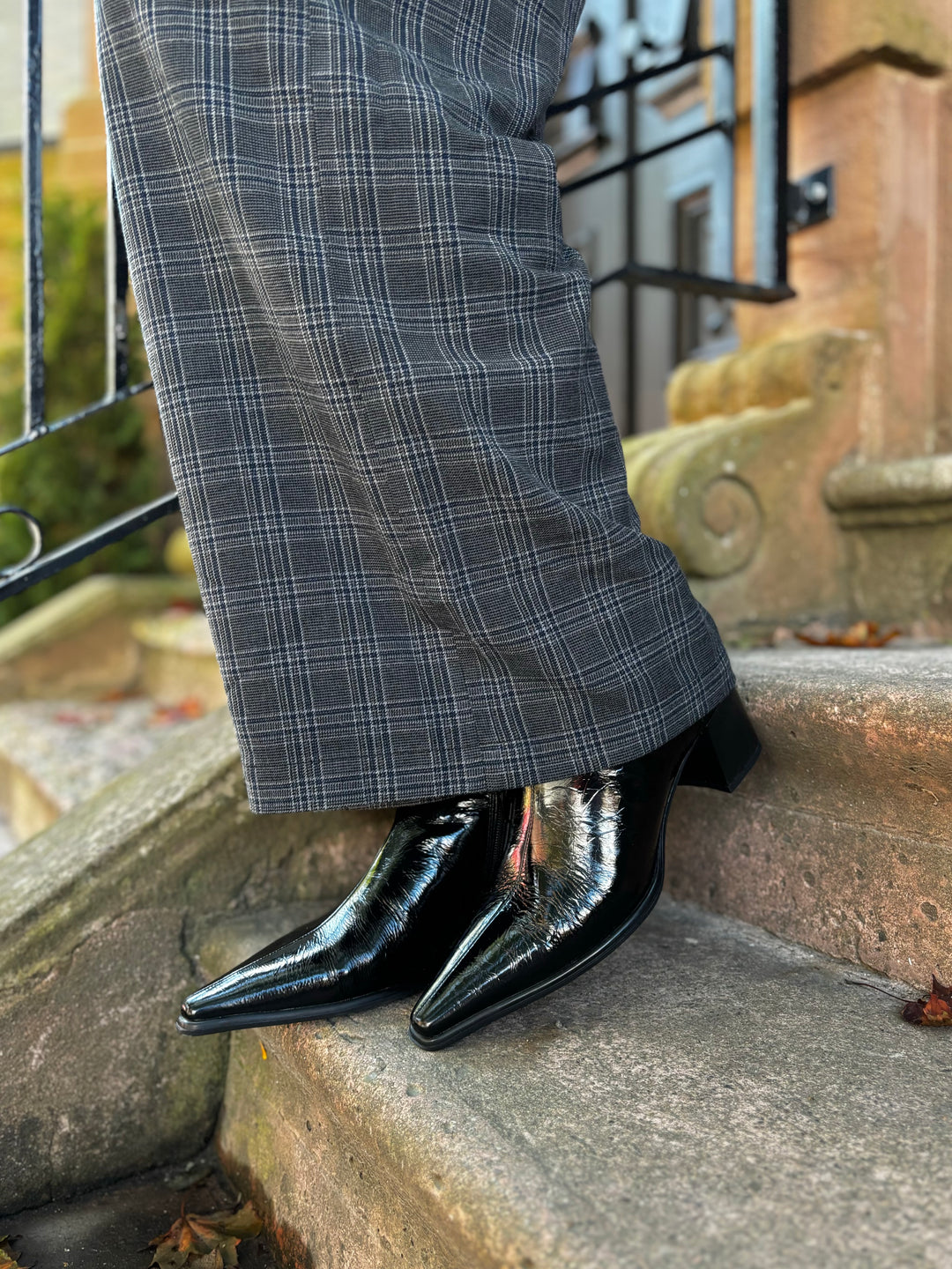 VAGABOND SHOEMAKERS- GISELLE BOOTIE IN BLACK PATENT LEATHER