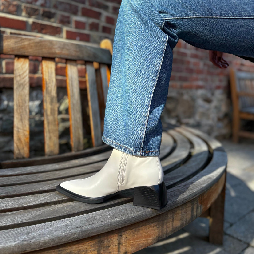 VAGABOND SHOEMAKERS - VIVIAN BOOTIE IN WHITE LEATHER