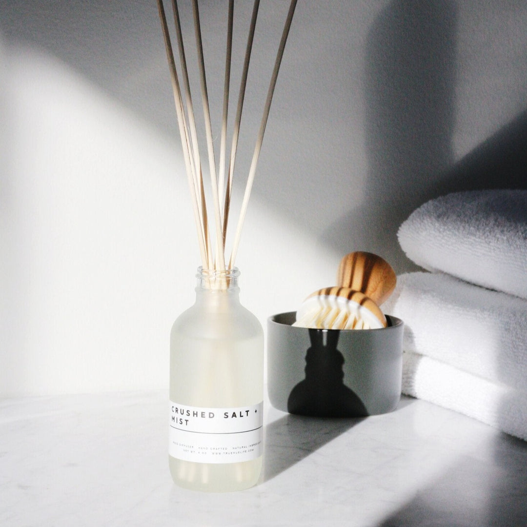 TRUE HUE - REED DIFFUSER IN TANGERINE + OLIVE - 4OZ